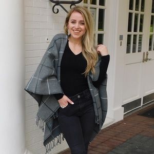 Abercrombie gray checkered poncho, one size